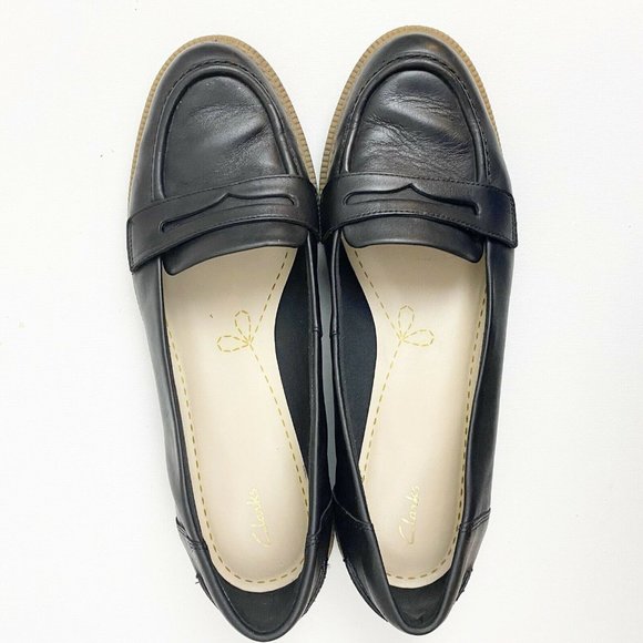 Clarks Black Leather Loafers with Tan Sole - Picture 4 of 11